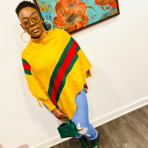 Poncho - Picture 4 of 15